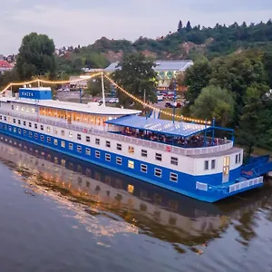 Botel Racek, Prague