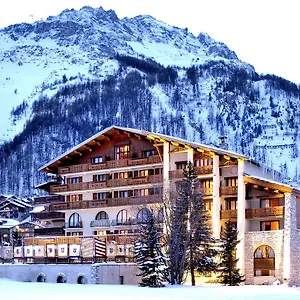 hotel-christiania-val-disere.hotels-rhonealpes.com/