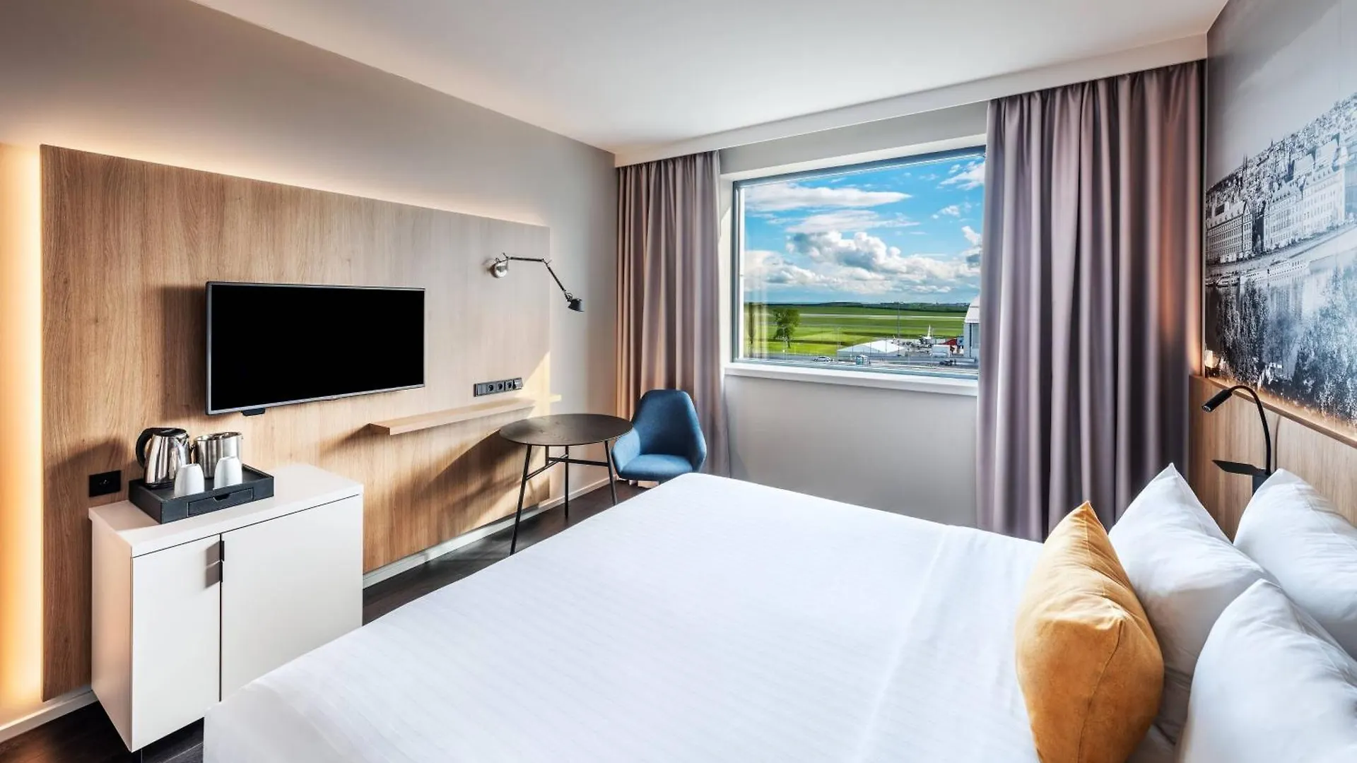Courtyard By Marriott Prague Airport Hotel